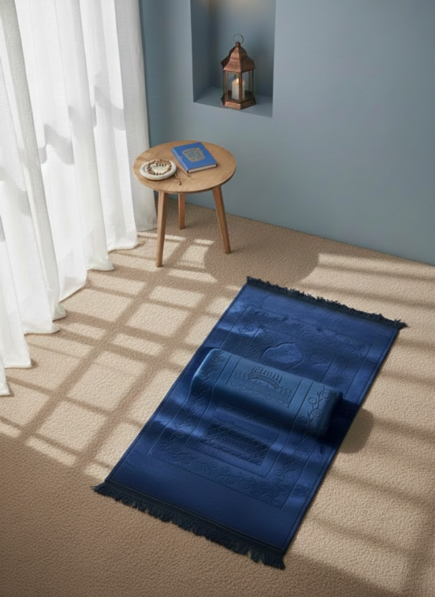 Moment de prière apaisé sur le tapis